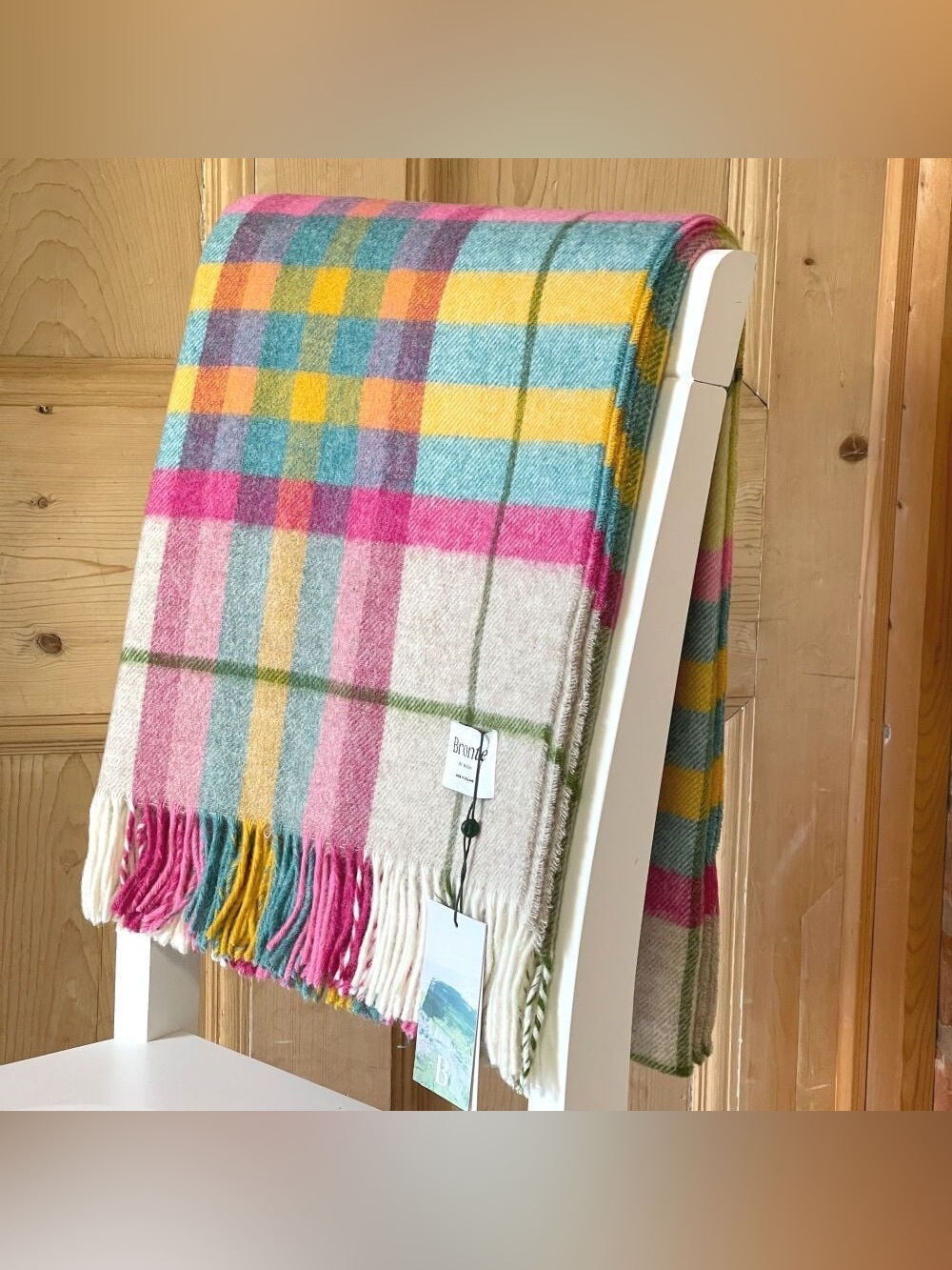 NWT FALMOUTH IVORY & PINK SHETLAND WOOL THROW